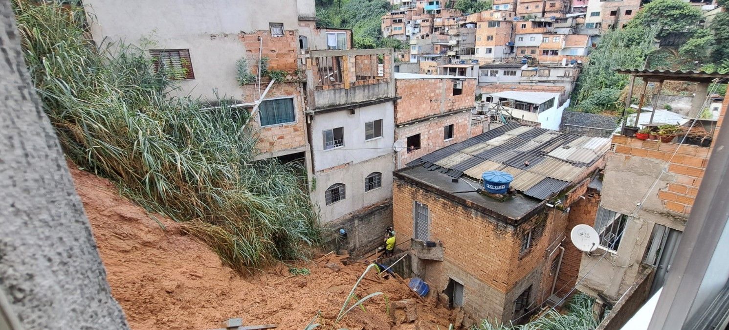 Região Centro-Sul registra quase 10% da chuva esperada para o mês em apenas uma hora