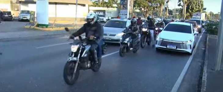 Trânsito caótico na região da Pampulha, em BH