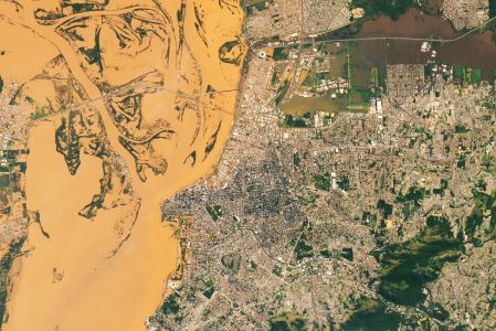 Chuvas no RS: Nasa divulga imagens de satélite que mostram dimensão da tragédia; veja antes e depois | CNN Brasil
