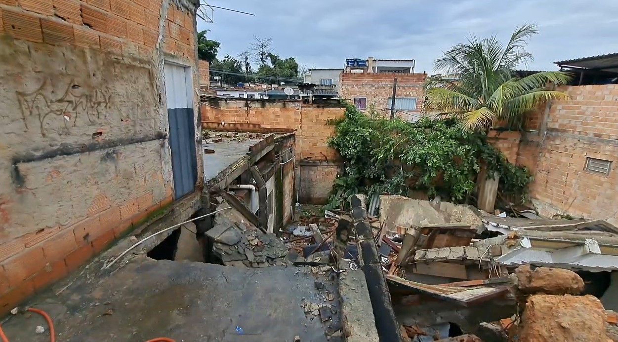 Local onde casa desabou na região Nordeste em BH segue interditado
