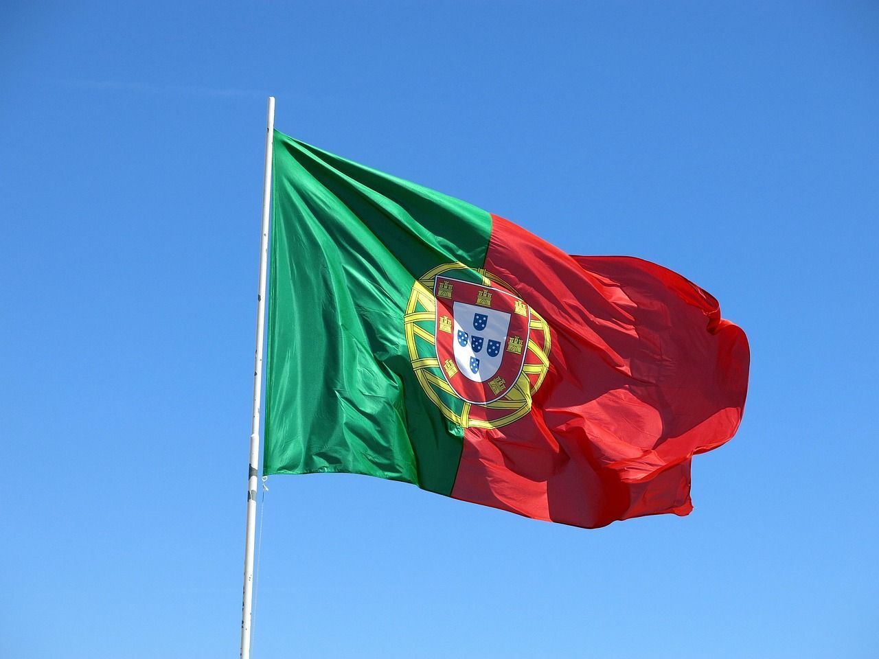 Portugueses vão às urnas para eleição presidencial mais acirrada dos últimos 40 anos