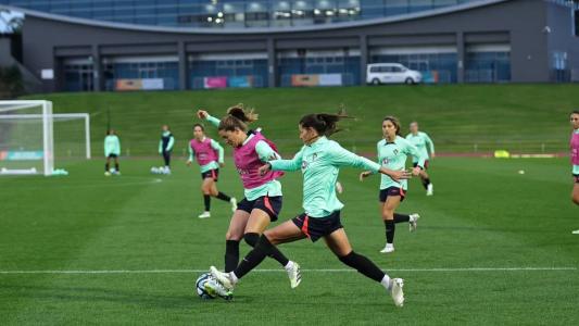 Portugal e Holanda estreiam neste domingo (23)