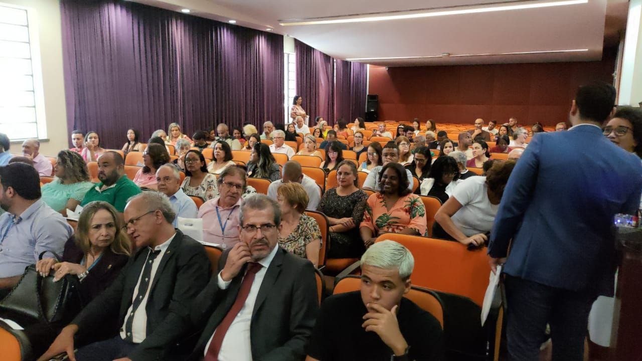 Após eleição turbulenta, 54 conselheiros tutelares tomam posse em BH