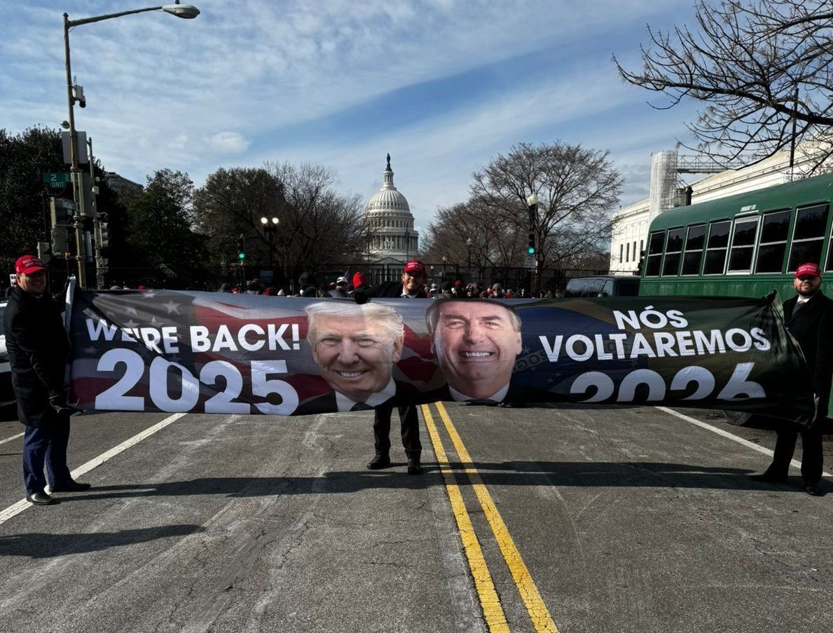 Posse de Trump: parlamentares do PL por Minas abrem faixa de apoio a Bolsonaro em Washington