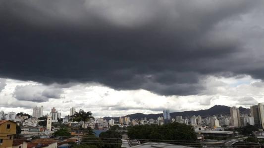 Possibilidade de chuva forte deixa  Defesa Civil de Belo Horizonte em alerta