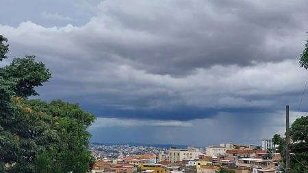 Possibilidade de tempestade deixa Belo Horizonte em alerta