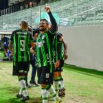 América: possível saída de Aloísio abre vaga na briga por titularidade no ataque