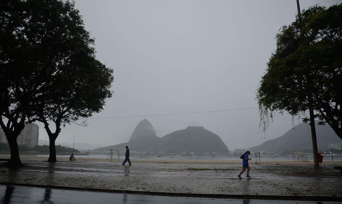 Vai chover no Rio de Janeiro no feriado da Páscoa e de Tiradentes? Confira previsão do tempo