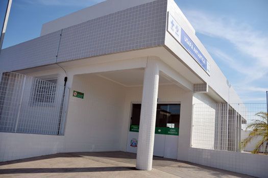 No dia internacional da Mulher esposa leva facada na cabeça do marido dentro de Posto de Saúde