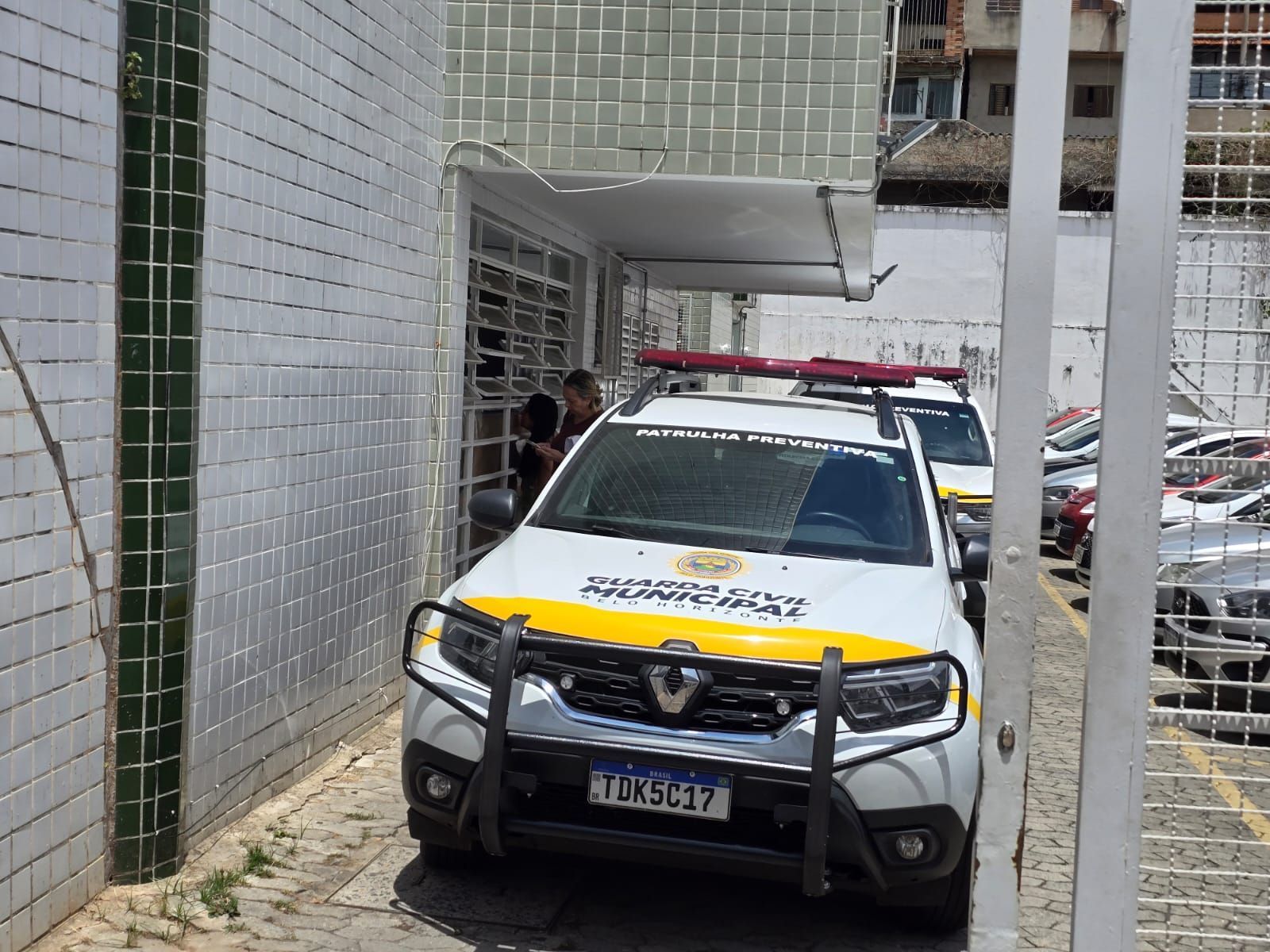 Profissionais citam 'sobrecarga' em centro de saúde após agressão a médico
