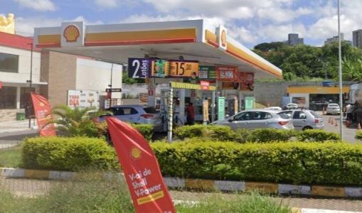 Um homem foi morto a tiros nesta segunda-feira em um posto de combustíveis no Bairro São Francisco, na Região da Pampulha, em Belo Horizonte.