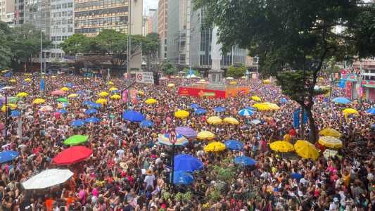 Praça 7 durante o bloco "Quando come se lambuza"