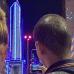 Neon e cor-de-rosa mudam a cara da Praça 7, no Centro de BH