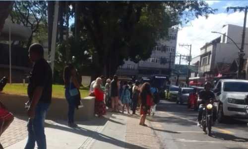 Praça Clodesmith Riani onibus
