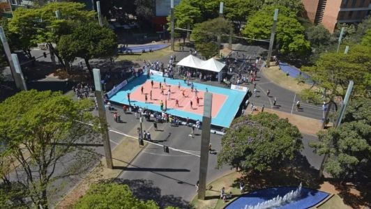 Praça da Savassi receberá evento Vôlei na Praça