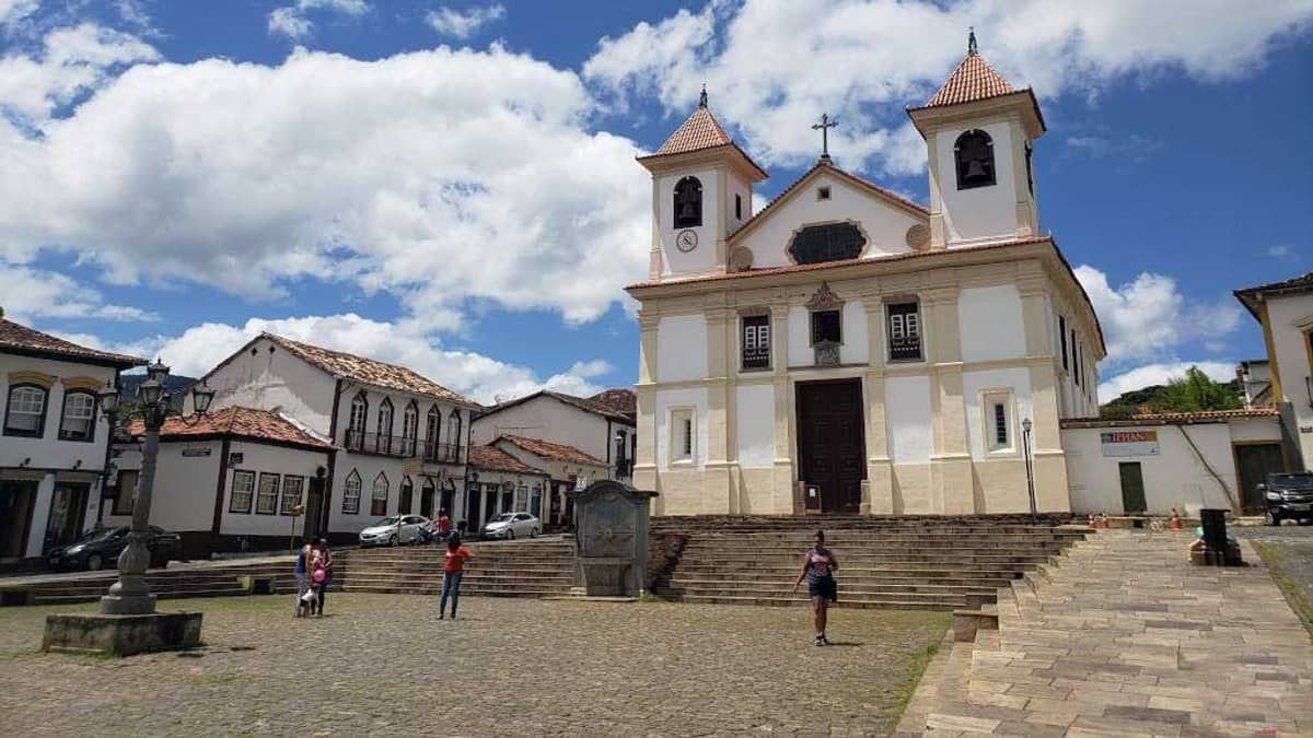 “Mariana em Serenata” promete noite de música e diversão na Praça da Sé