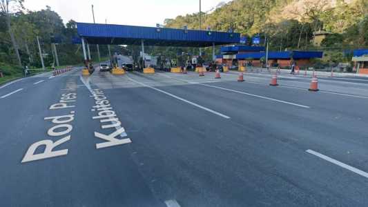 Praça de pedágio em Duque de Caxias está interditada, no sentido Juiz de Fora, sem previsão de liberação