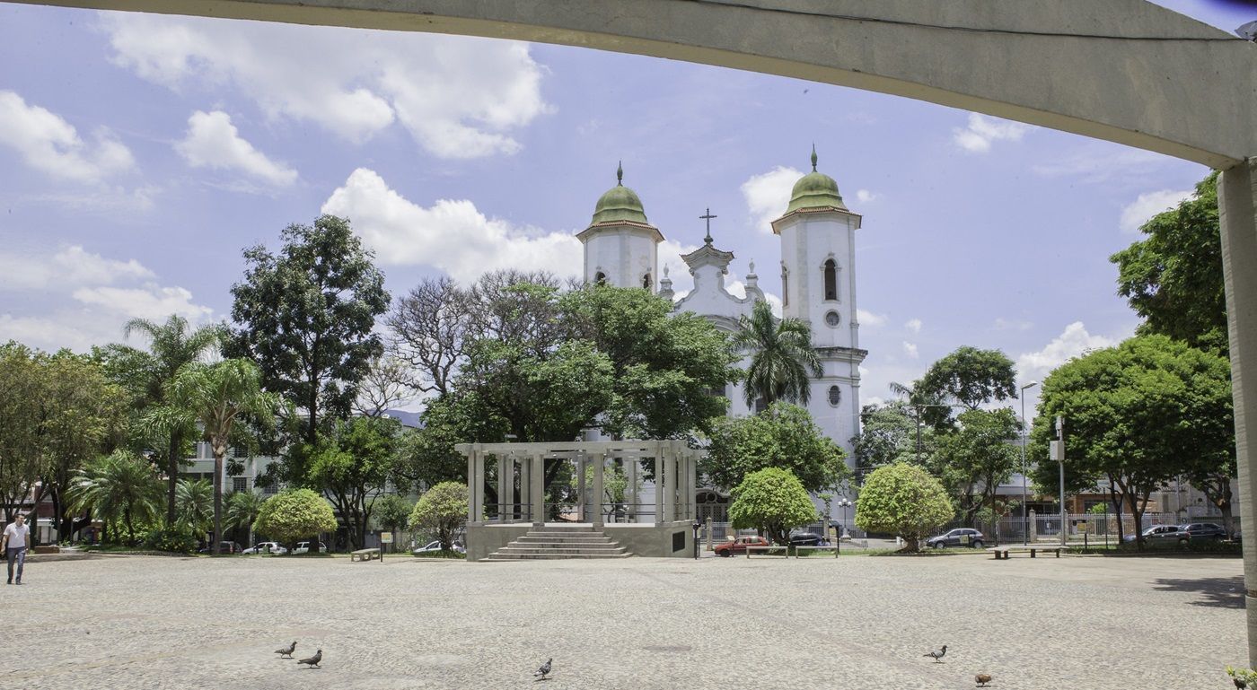 Tiros em plena Praça Duque de Caxias assustam moradores do Santa Tereza, em BH