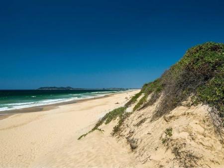 Comissão do Senado analisa projeto que prevê que ocupação e invasão de praias se torne crime | CNN Brasil