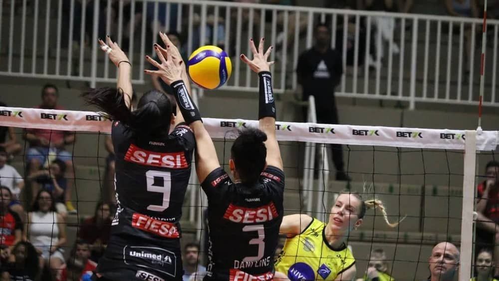 Praia Clube é dominado e perde para o Sesi Bauru pela Superliga Feminina