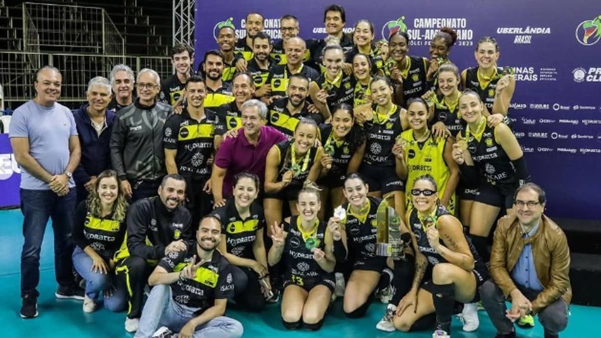 Vôlei: veja time completo do Praia Clube para a temporada 23/24  