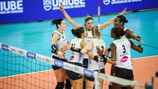 Praia Clube venceu os dois jogos na fase de grupos