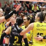 Praia Clube e Sesi Bauru disputam última vaga na semifinal da Superliga Feminina