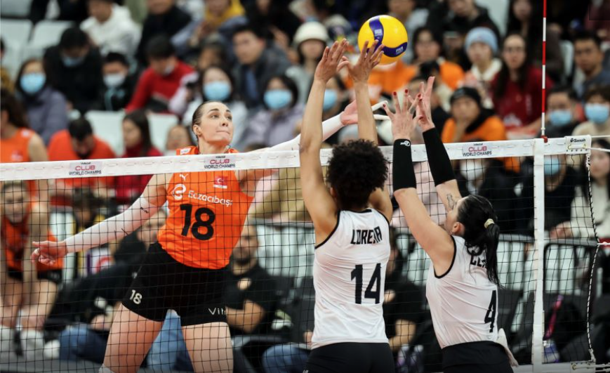 Praia perde para Eczacibasi e disputará 3º lugar no Mundial de Vôlei Feminino