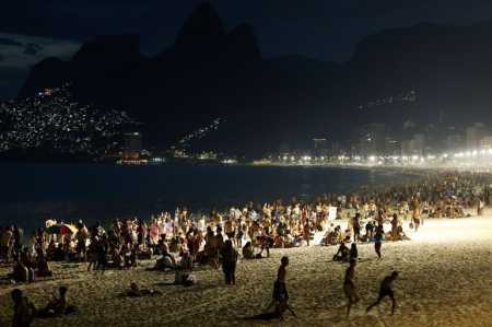A prefeitura de Linhares informa que monitora a turbidez da água do mar na costa desde a chegada da lama.