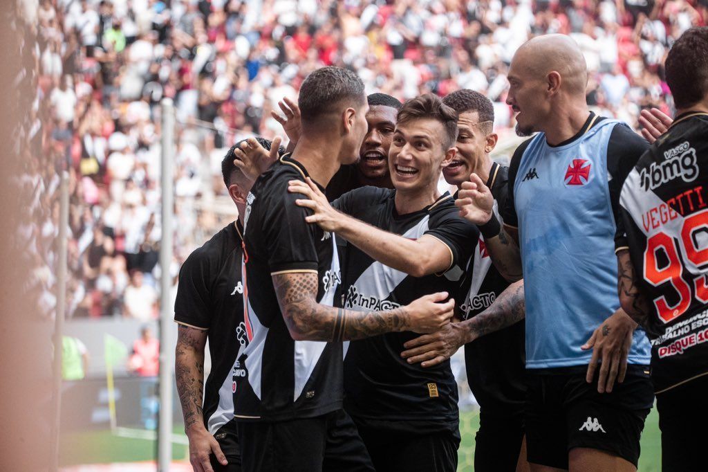 Com final eletrizante, Vasco empata com o Bangu pelo Campeonato Carioca