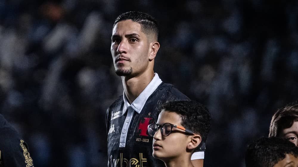 Vasco tenta novo empréstimo de Praxedes com obrigação de compra; Bragantino pede tempo