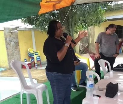 Polícia investiga assassinato de pré-candidata a vereadora e do filho no RJ