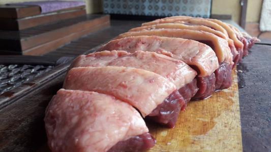 Preço da porção de picanha está mais 'salgado' em bares de BH