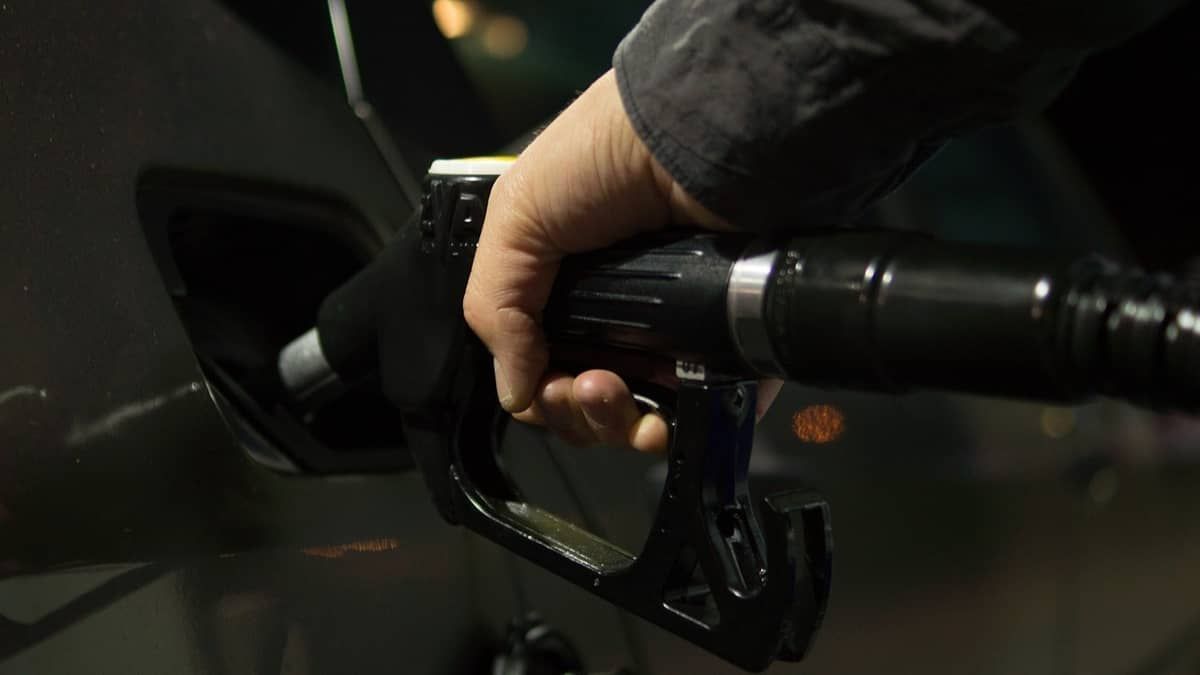 Queda no preço da gasolina e do diesel nos postos demora até 15 dias 