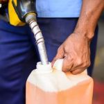 Preço médio da gasolina chega a R$ 5,88 nos postos, maior valor em mais de um ano