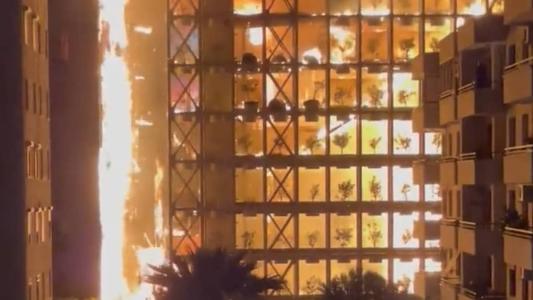 Prédio de luxo foi atingido por incêndio