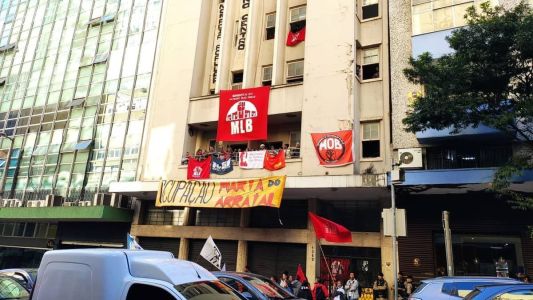 Prédio na rua da Bahia é ocupado por cerca de 200 famílias