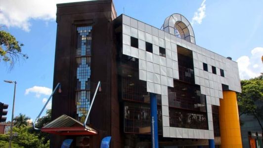 Prédio 'Rainha da Sucata' compõe o circuito da Praça da Liberdade