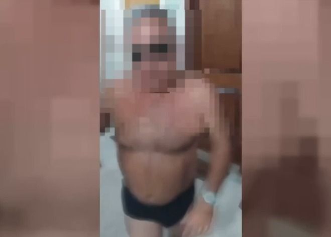 Faxineiro é agredido com socos após discussão sobre trajes de banho em condomínio