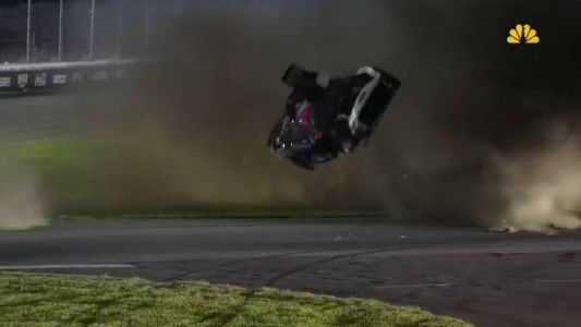 Preece capotou doze vezes o carro durante prova da NASCAR