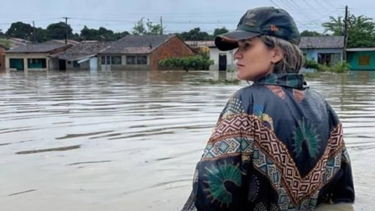 Prefeita é criticada ao posar para foto em meio a enchente: 'editorial de moda'