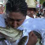 Prefeito de cidade mexicana se casa com crocodilo; entenda