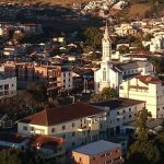 Prefeito é agredido com socos e pontapés durante festa junina na praça de cidade mineira