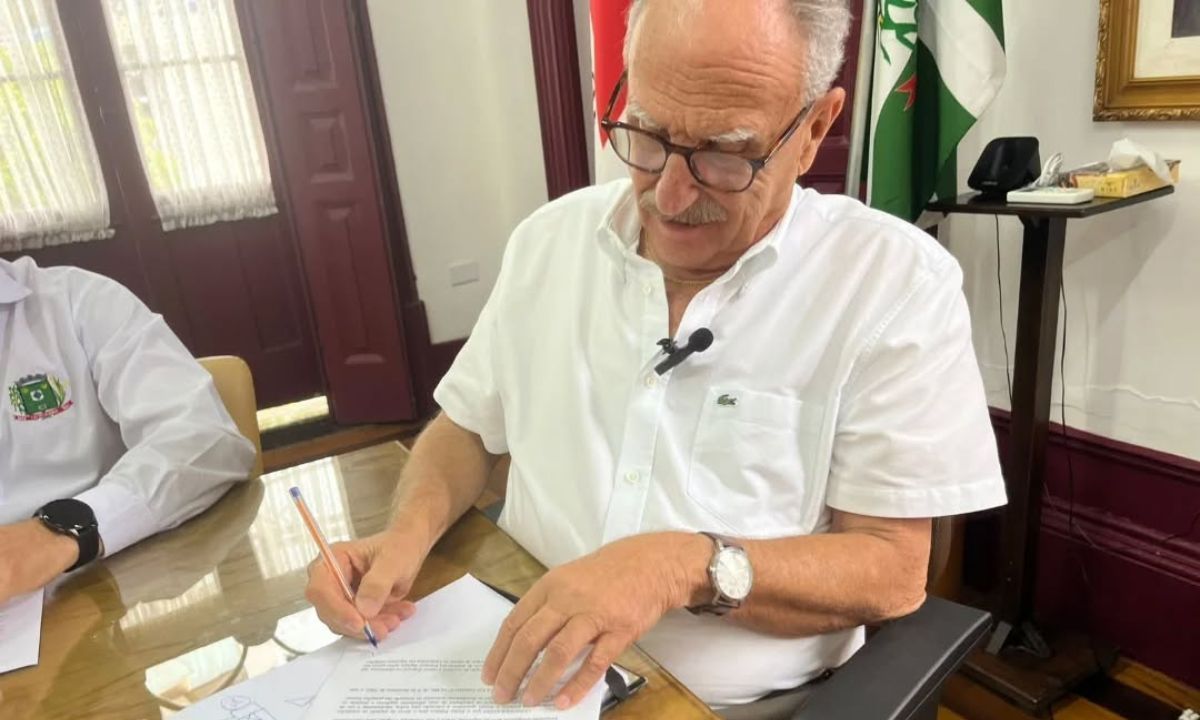 Celulares serão proibidos nas escolas municipais de Leopoldina (MG) em 2025