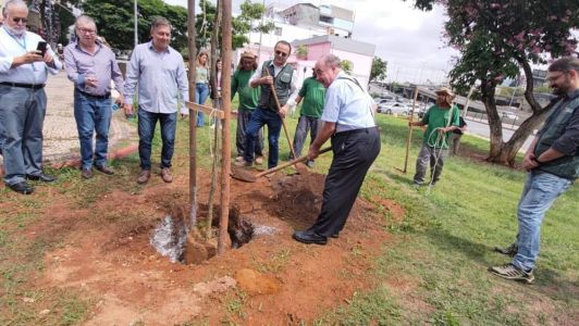 Prefeito Fuad Noman participou de cerimônia do plantio de árvores na região central de BH