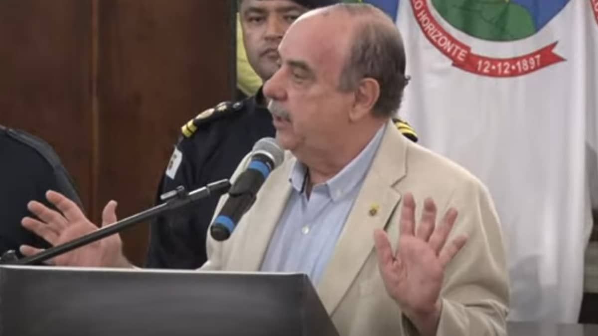 'Operação foi exitosa e conseguiu remover estrutura ilegalmente instalada', diz prefeito Fuad 
