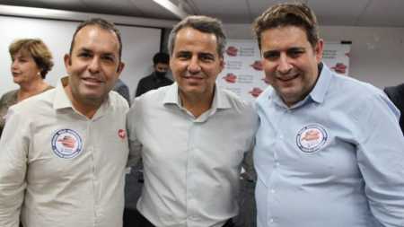 Prefeito Hideraldo Henrique, ex-prefeito Julvan Lacerda, prefeito Marcos Vinícius Bizarro
