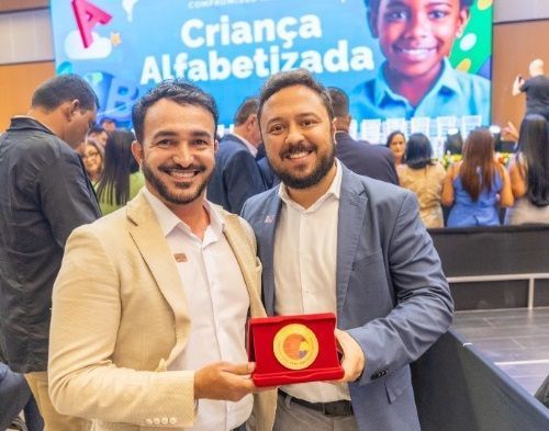Cidade mineira ganha reconhecimento nacional na alfabetização de crianças