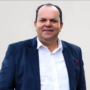 Nelson Lara, prefeito de Guapé, posa para foto