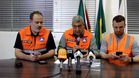 Foto mostra o prefeito de Porto Alegre, Sebastião Melo (MDB)
